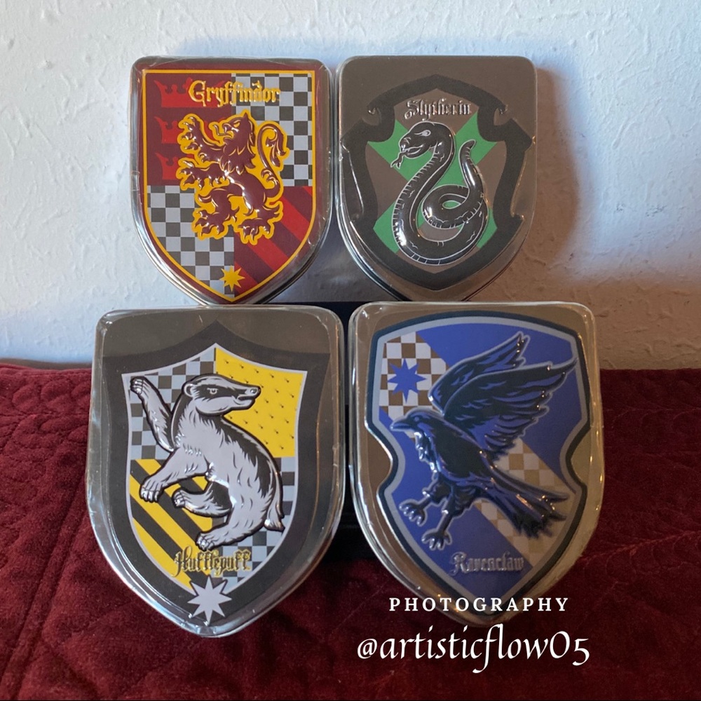 NEW! Harry Potter™ Limited Complete Crest Tins Set - Picture 7 of 7